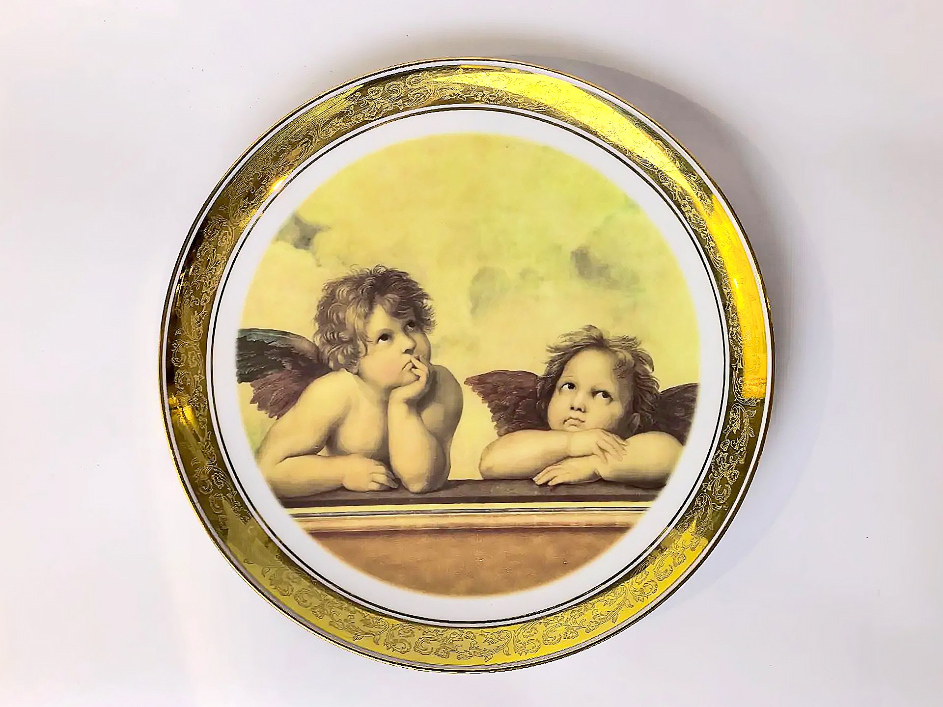 Декоративное блюдо из фарфора Gloria Fine Porcelain